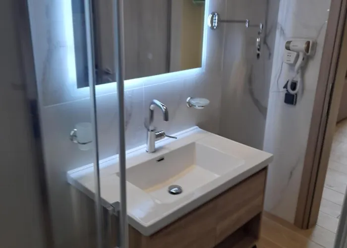 Whte One Bedroom