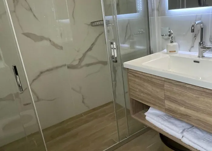 Whte One Bedroom Minia